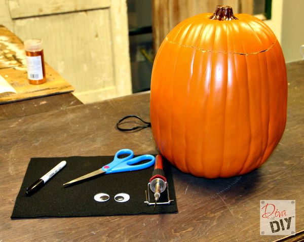 Add a little whimsy to your fall decor with a googly-eyed pumpkin. The perfect Halloween Craft for Kids and Kids Halloween Party Decorations!