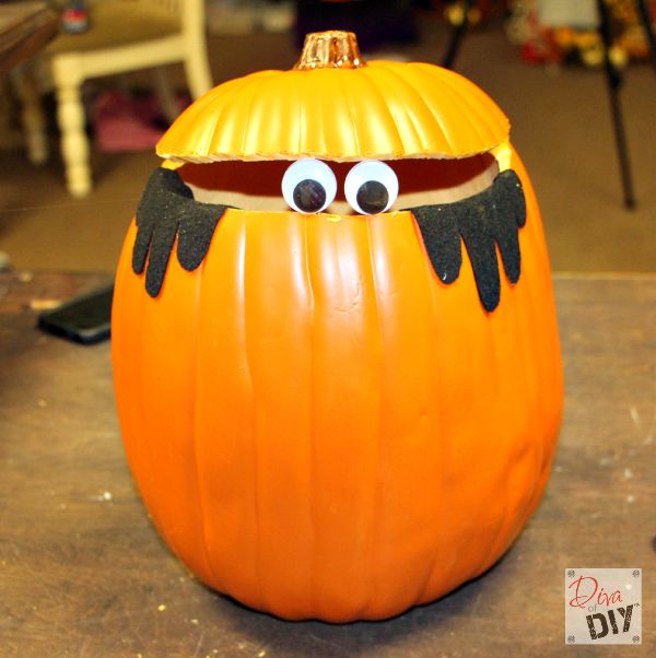 Add a little whimsy to your fall decor with a googly-eyed pumpkin. The perfect Halloween Craft for Kids and Kids Halloween Party Decorations!