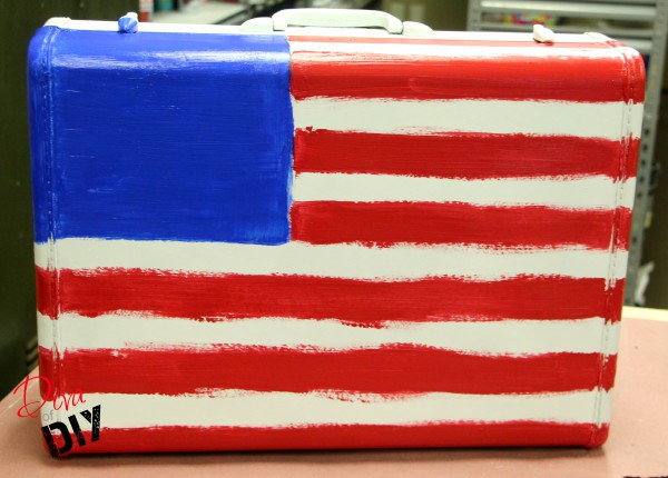 This is a great vintage suitcase DIY idea! Repurpose it into a one of a kind 4th of July Party decoration. It's makes a perfect Memorial Day decoration too!