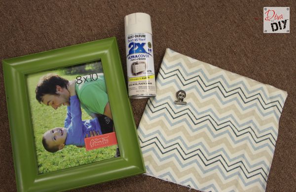 Make your own easy change picture frames; perfect for photos, artwork, recipes and as memo boards. Great for homemade presents and Christmas gift giving! 