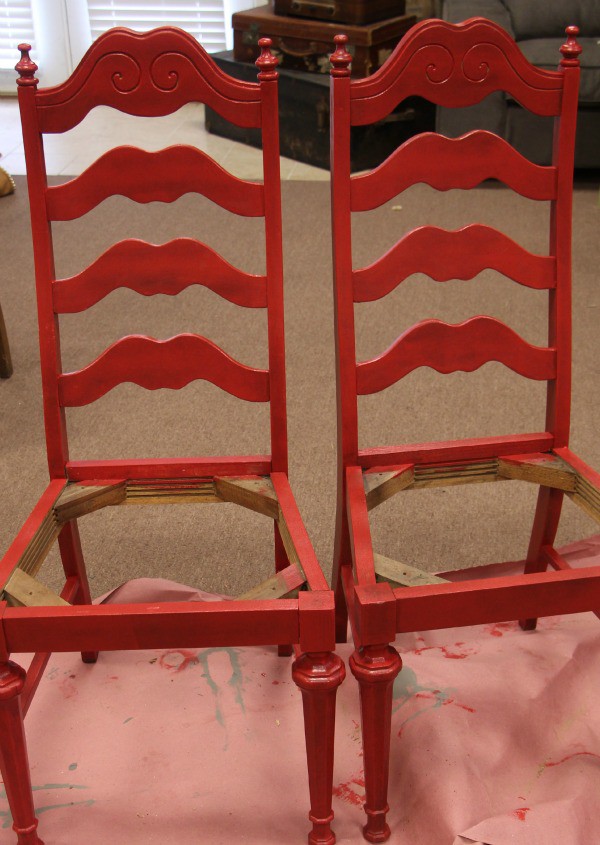 Transform 2 garage sale chairs into a beautiful chair bench This is perfect for indoor or outdoor decor! Repurpose old chairs into a DIY outdoor bench seat!