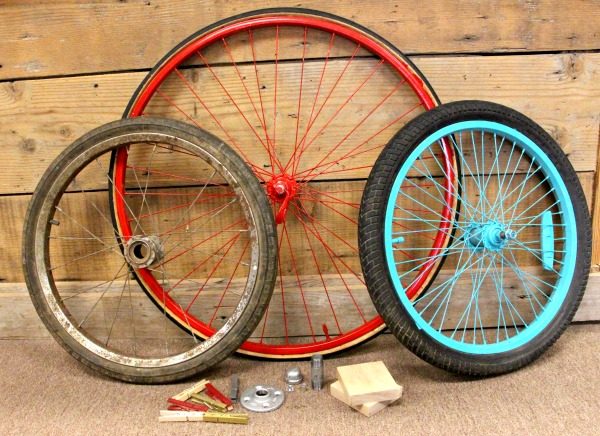 Looking for a new way to display photos, memos or notes? Ready for that next item you just have to look for on your next thrift store outing? Bicycle Tires!