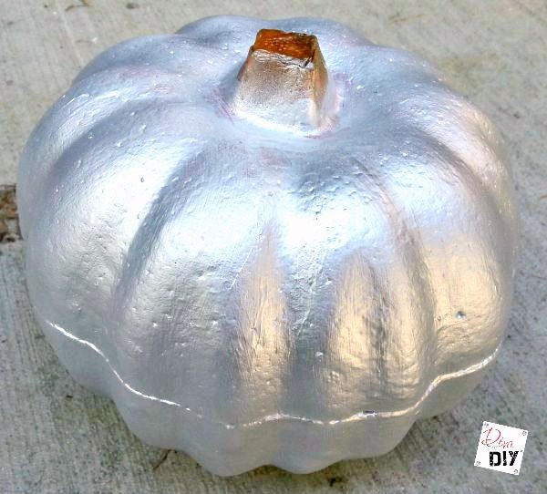 Dollar Store crafts are all the rage! This Dollar Store Pumpkin is perfect for you Halloween and Fall decorations! A great way to add metallic to your decor