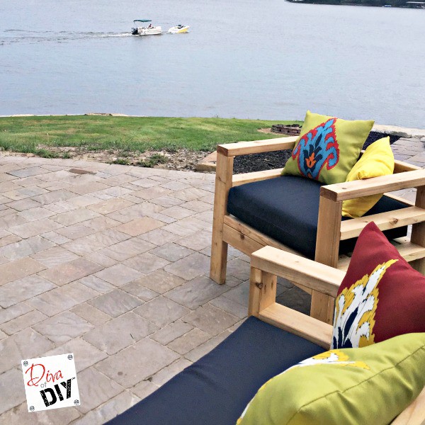 Looking for quick outdoor decorative pillows? With this easy tutorial take boring pillows and turn them into no sew outdoor throw pillows to match your decor
