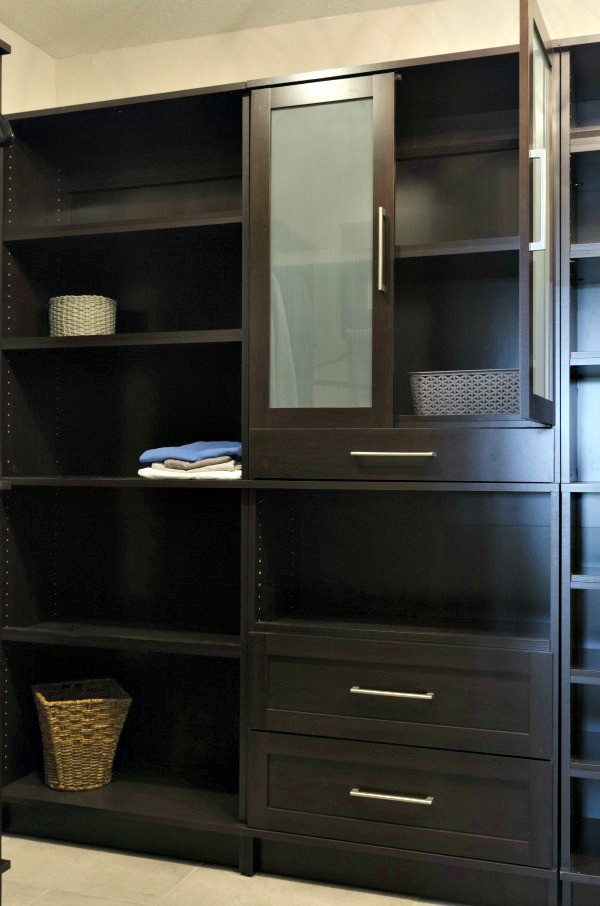 woodtracclosetsystemmastercloset3 Diva of DIY