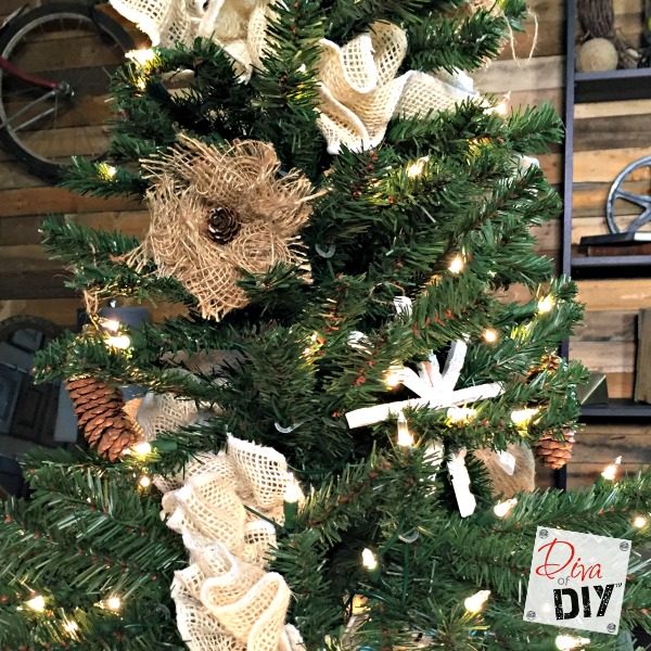 Rustic handmade ornaments are the perfect DIY Christmas craft ornament for your tree! Easy and affordable handmade burlap flowers for rustic decorations!