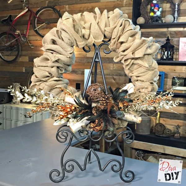This easy burlap wreath tutorial is what you have been looking for! Make the perfect DIY burlap wreath every time! Great for both Fall and Christmas wreaths