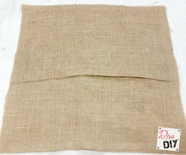 Easy No Sew DIY Burlap Pillow Covers! Decorative pillow covers are perfect for Holiday decorating because they are easy to store and change for the seasons!
