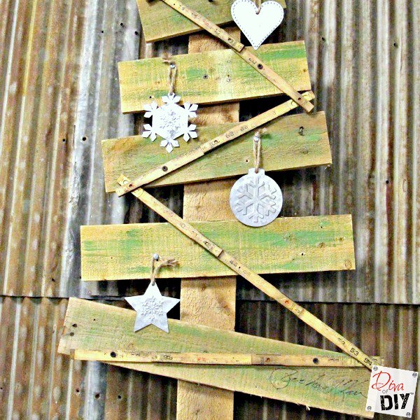 Make a Rustic Christmas Tree from Pallet Wood