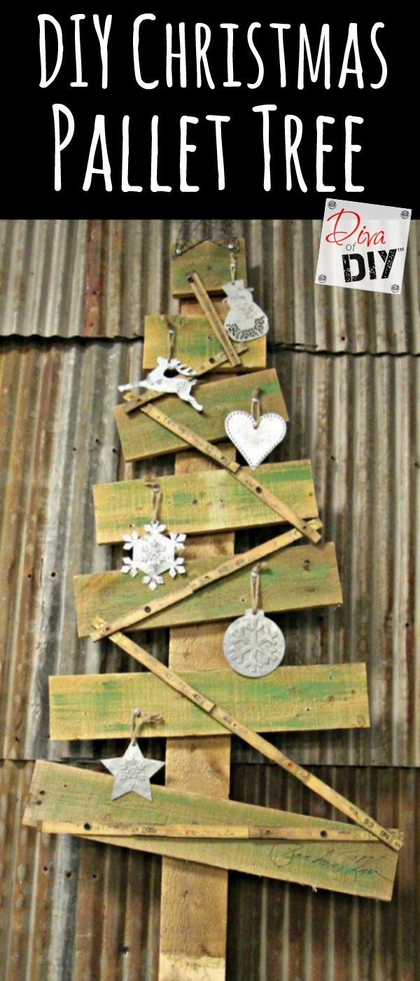 What better material to use for rustic Christmas decorations then pallet wood! This pallet Christmas tree decoration is perfect for your farmhouse Christmas