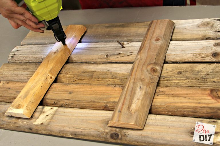 How To Make A Reclaimed Wood State Sign | Diva of DIY