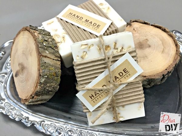 This easy handmade soap combines honey and oats in goats milk soap of for a quick elegant DIY gift! Easy homemade soap packaging makes it ready to gift!
