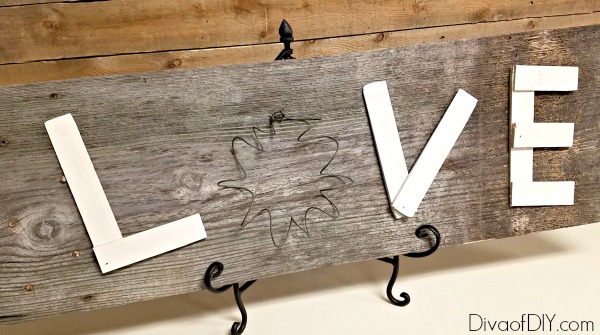 Reclaimed wood projects fit perfect with farmhouse style decorating. These diy wooden letters are the perfect match for a reclaimed wood sign or diy project
